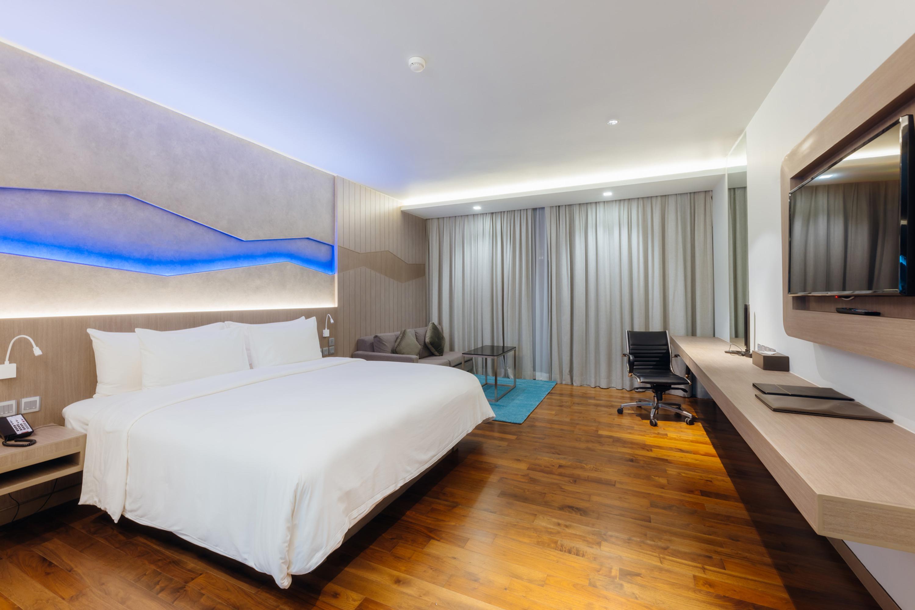 Oceanfront Beach Resort - Sha Extra Plus Patong Екстер'єр фото Deluxe Room