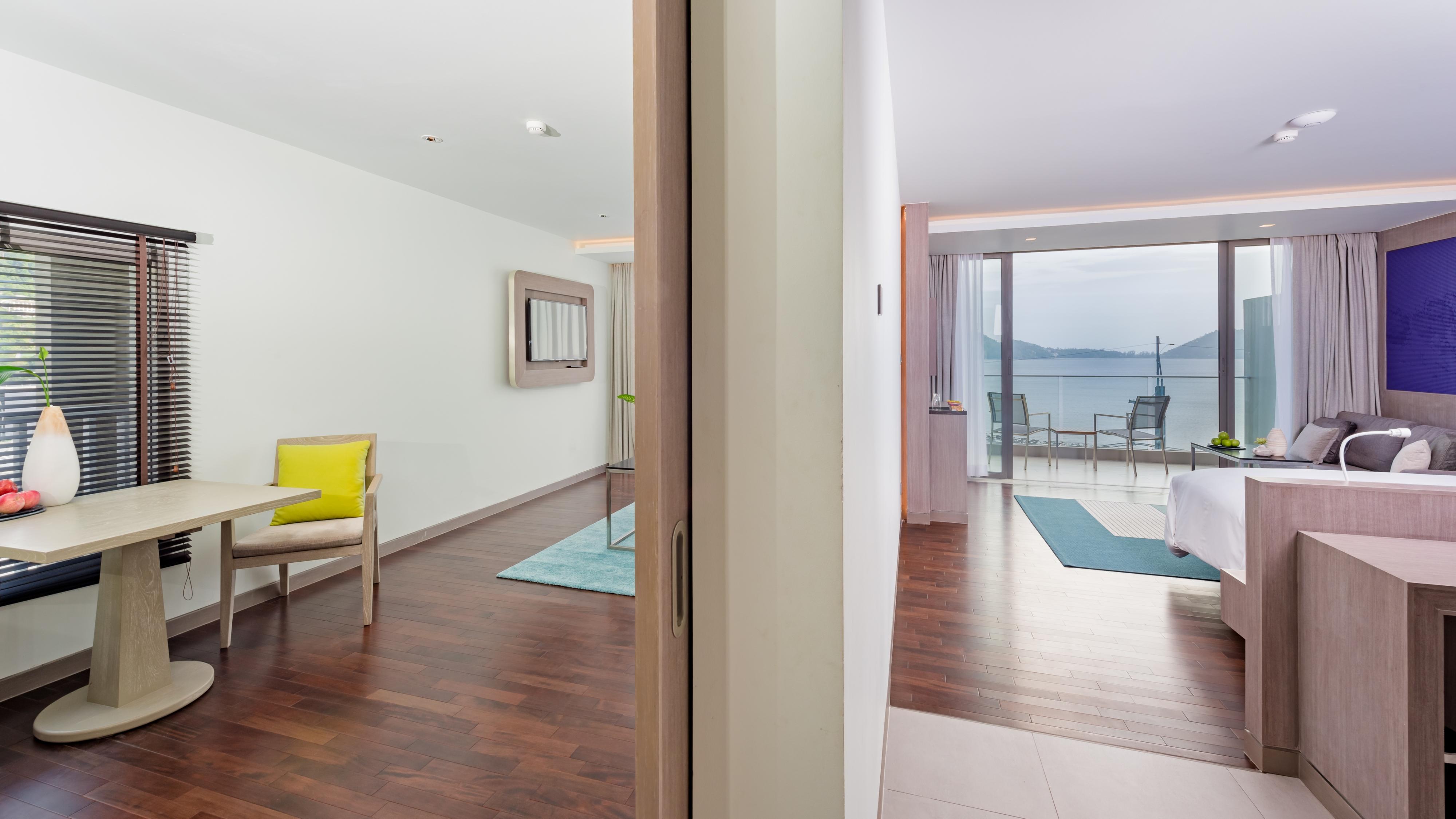 Oceanfront Beach Resort - Sha Extra Plus Patong Екстер'єр фото A room at the hotel