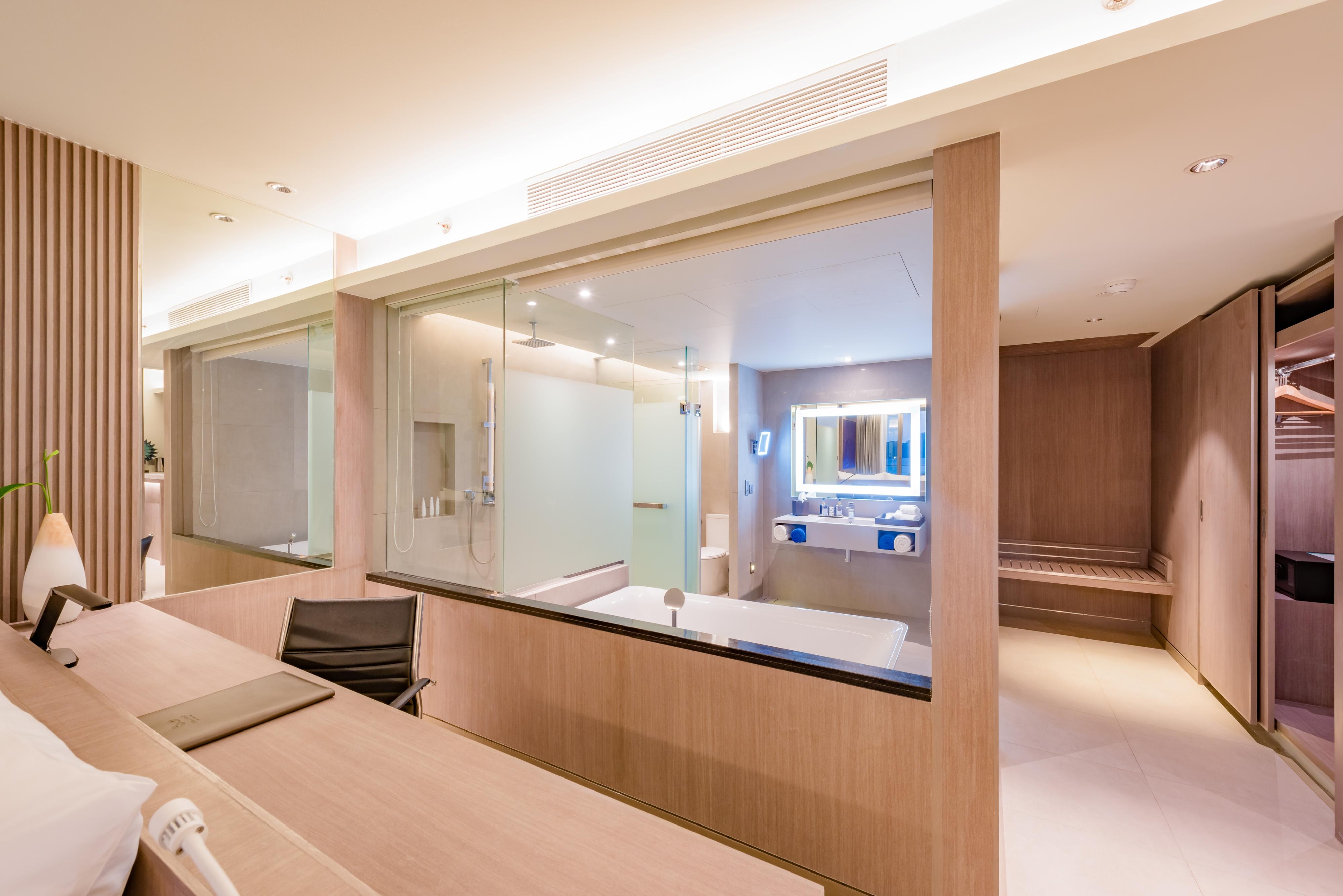 Oceanfront Beach Resort - Sha Extra Plus Patong Екстер'єр фото A suite at the hotel