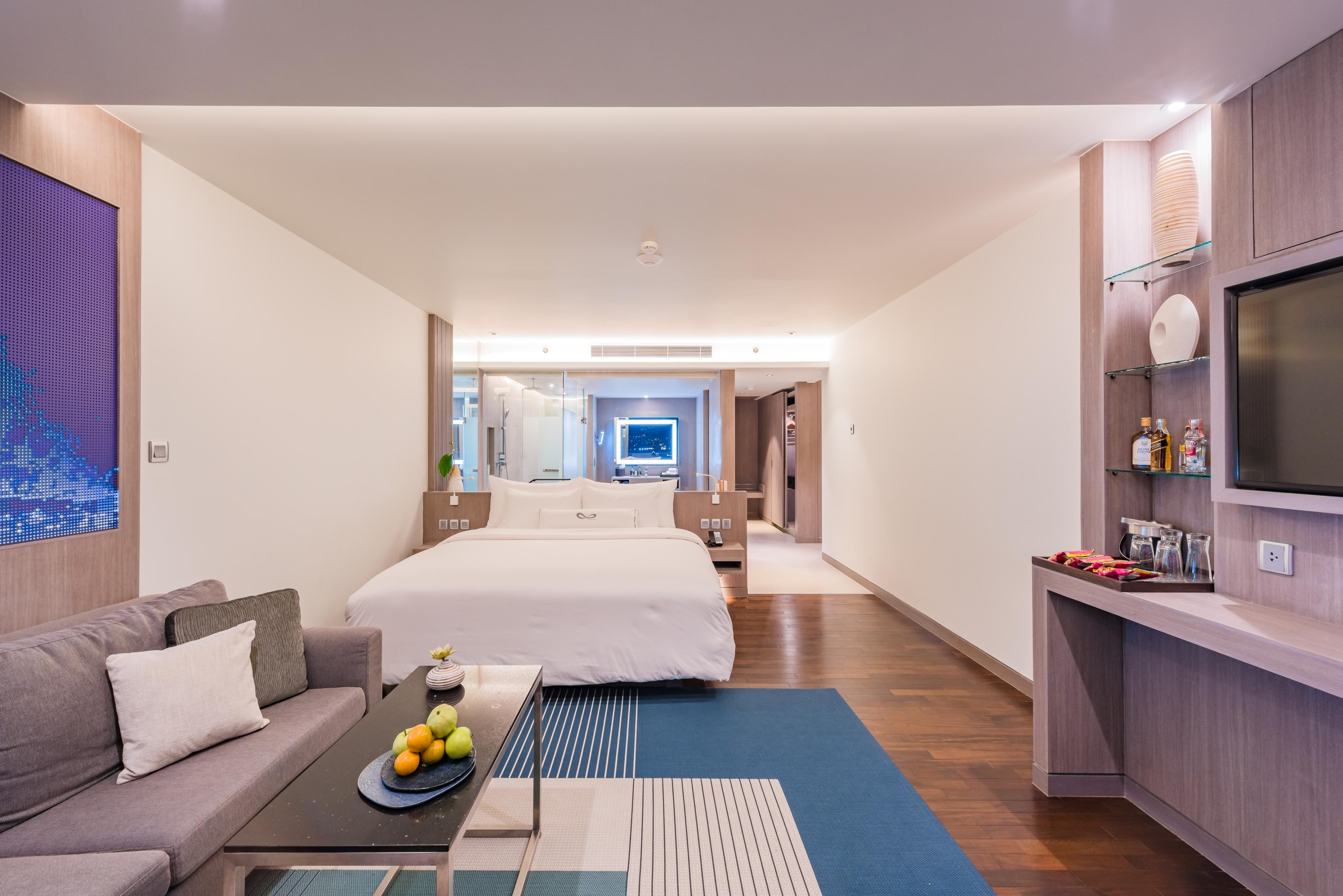 Oceanfront Beach Resort - Sha Extra Plus Patong Екстер'єр фото Deluxe Room
