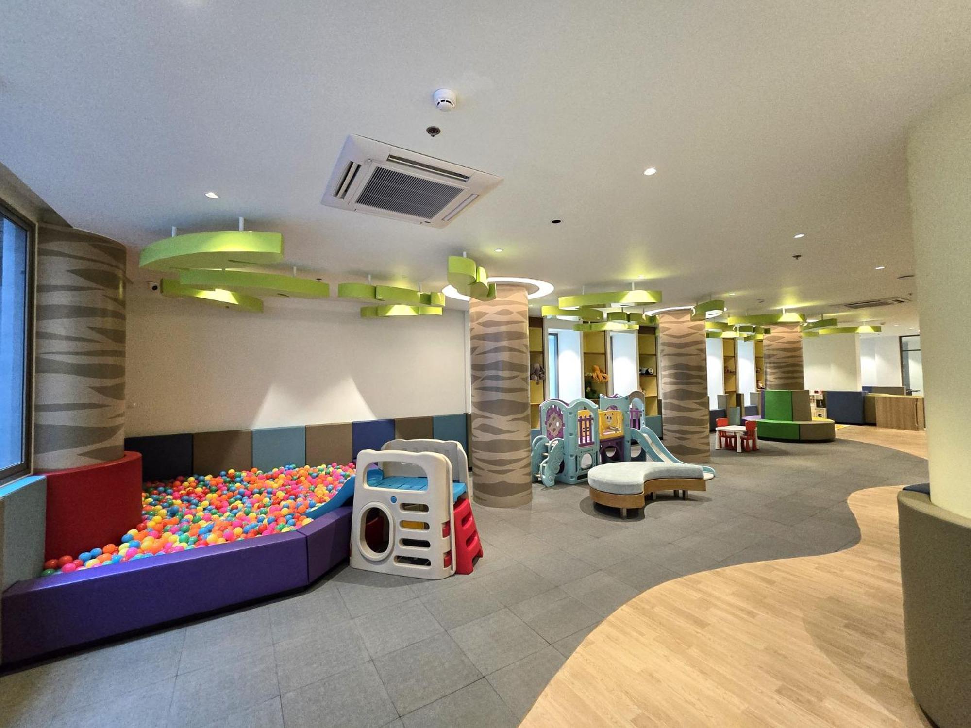 Oceanfront Beach Resort - Sha Extra Plus Patong Екстер'єр фото The Children's Hospital at the Royal Marsden