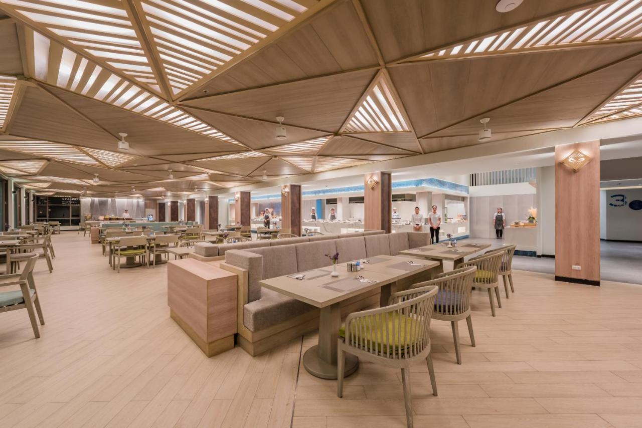 Oceanfront Beach Resort - Sha Extra Plus Patong Екстер'єр фото The interior of the new lounge